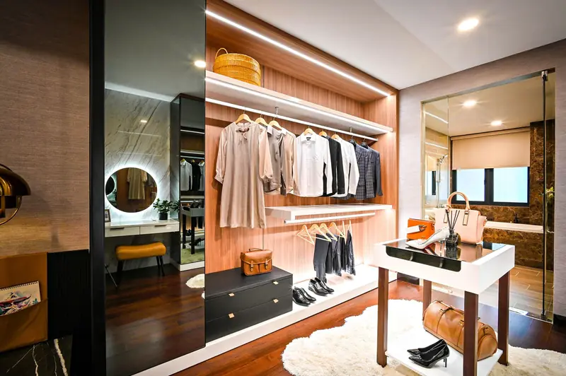 Elegant and organized walk-in closet featuring stylish clothing and accessories